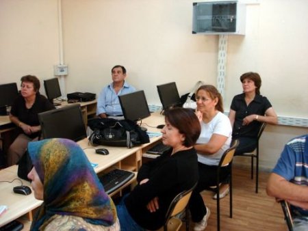 Denizli'de Ab Projesiyle 50 Yaş Üstündekilere Bilgisayar Kursu Veriliyor