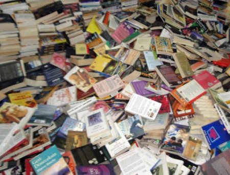 Denizli’de bandrolsüz binlerce kitap ve CD ele geçirildi