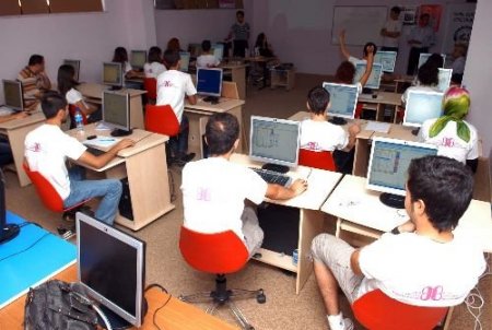 Denizli'de Bin 500 Kişi Ecdl Standartlarında Bilgisayar Öğrendi