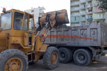 Denizli'de Bir Evden 4 Kamyon Çöp Çıktı