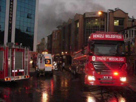 Denizli’de çıkan yangında 5 kişi kurtarıldı