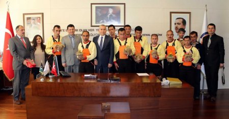 Denizli’de engellilerin yetiştirdiği çiçekler caddeleri süsleyecek