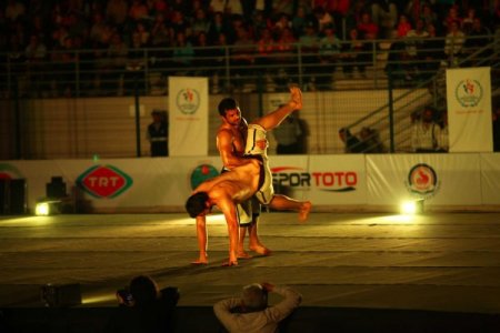 Denizli'de Geleneksel Sporlar Festivali'nin galası büyük ilgi gördü