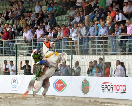 Denizli'de Geleneksel Sporlar Festivali'nin kortej yürüyüşü yapıldı