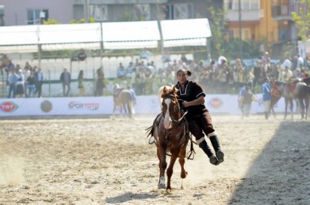 Denizli'de Geleneksel Sporlar Festivali'nin kortej yürüyüşü yapıldı