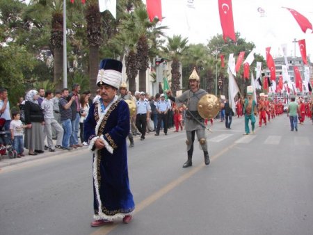 Denizli'de Geleneksel Sporlar Festivali'nin kortej yürüyüşü yapıldı