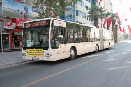 Denizli’de minibüs şoförlerinden metrobüs hattına tepki