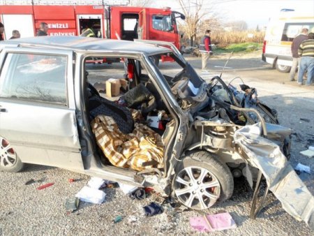 Denizli'de trafik kazası: 1 ölü, 3 yaralı