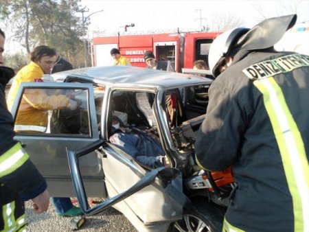 Denizli'de trafik kazası: 1 ölü, 3 yaralı