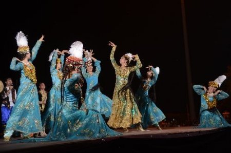 Denizli’de Uluslararası Halk Dansları Festivali devam ediyor