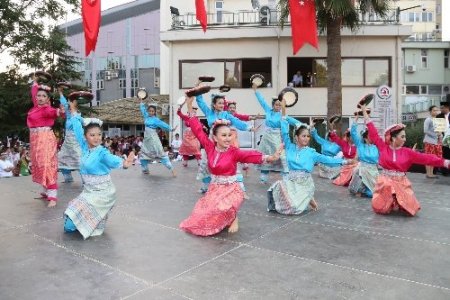 Denizli’de Uluslararası Halk Dansları Festivali devam ediyor