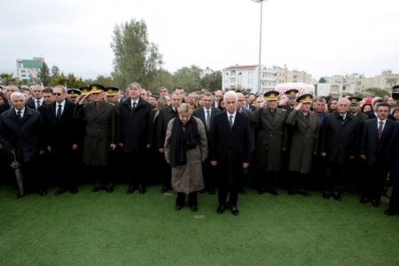 Denktaş, mezarı başında anıldı