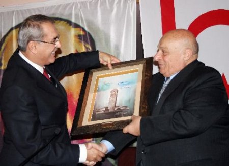 Denktaş: Ab, Kıbrıs'ı Türkiye'nin Önüne Engel Olarak Koymuştur