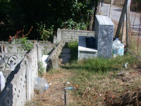 Deprem Şehitliği’nin İçler Acısı Hali Yürek Burkuyor