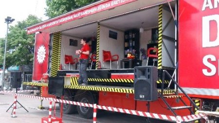 Deprem simülatörü ile vatandaşa uygulamalı eğitim