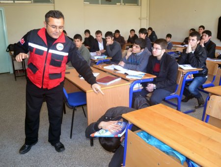 Deprem tatbikatı, gerçeğini aratmadı
