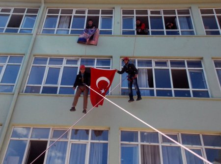 Deprem tatbikatı, gerçeğini aratmadı