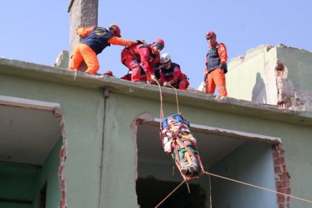Deprem Tatbikatı Gerçeğini Aratmadı