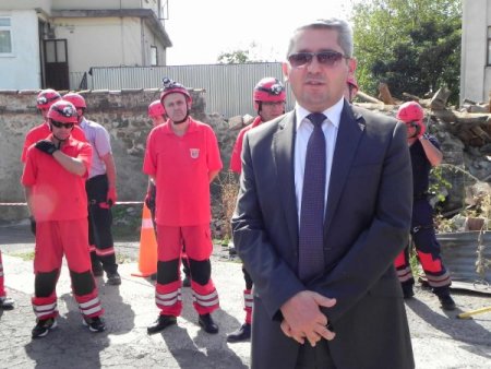 Deprem tatbikatında 2 yaralı enkazdan çıkarıldı
