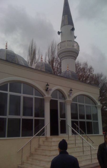Depremde hasar gören Şaphane Erginler Camii ibadete açıldı