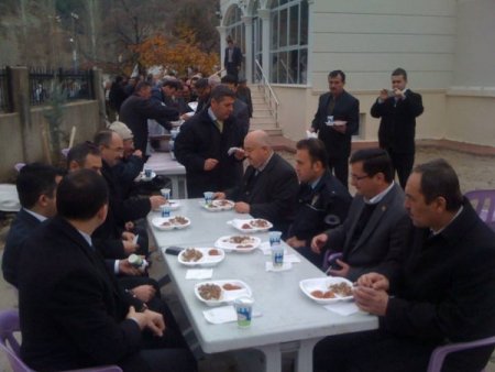 Depremde hasar gören Şaphane Erginler Camii ibadete açıldı