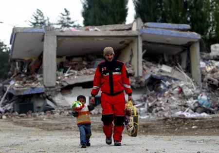 Depremzede Çocuklar, Travmadan Drama Oynayarak Uzaklaşıyor
