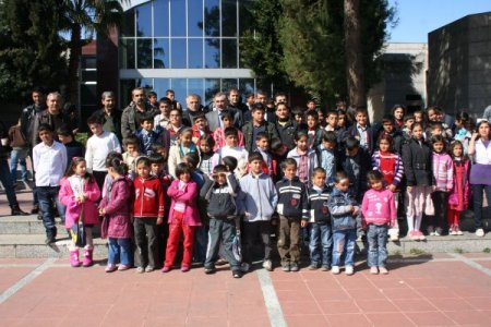 Depremzede Çocuklar Tiyatroda Stres Attı