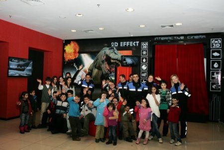 Depremzede Çocuklara Polis Morali