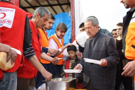 Depremzedeler, Aniden Bastıran Yağmurla Zor Anlar Yaşadı