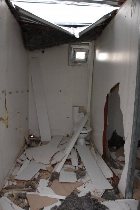 Depremzedelerin 1 yıl yaşadığı konteynerler tahrip edildi