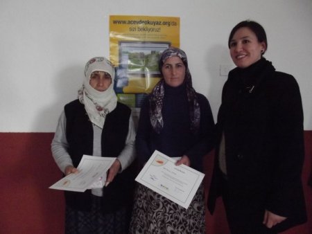 'Dere Tepe Eğitim Projesi'ne katılan kadınlar sertifika aldı