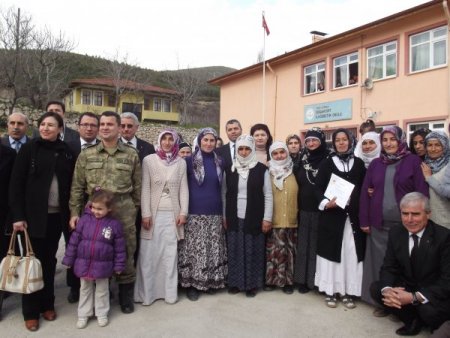 'Dere Tepe Eğitim Projesi'ne katılan kadınlar sertifika aldı