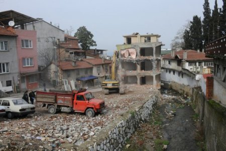 Dere Yatağındaki Evlerin Yıkımı İçin 6 Milyon Lira Harcandı