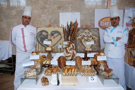 Derece giren ekmek ve pasta ustaları madalya ile ödüllendirildi