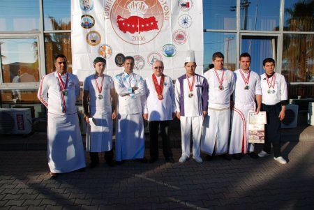 Derece giren ekmek ve pasta ustaları madalya ile ödüllendirildi