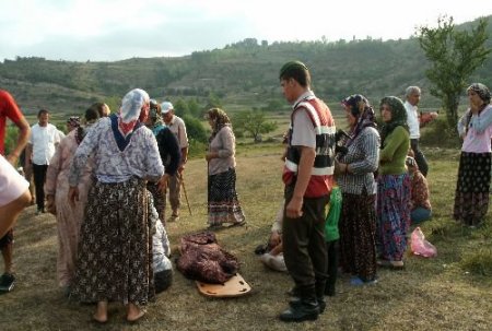 Derede Çırpınan Kızını Kurtarmak İsteyen Baba Da Boğuldu