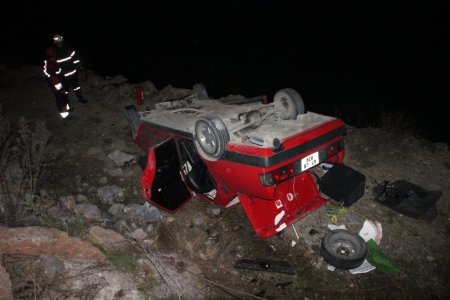 Dereye uçan araçtaki 3 kişi yaralandı