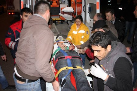 Dereye uçan araçtaki 3 kişi yaralandı