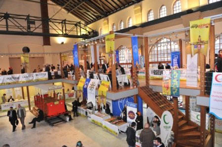 Dergi fuarına yoğun ilgi