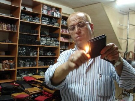 Deri Mamülleri Üreticisi Sahte Satıcılara Karşı Turizmcileri Uyardı