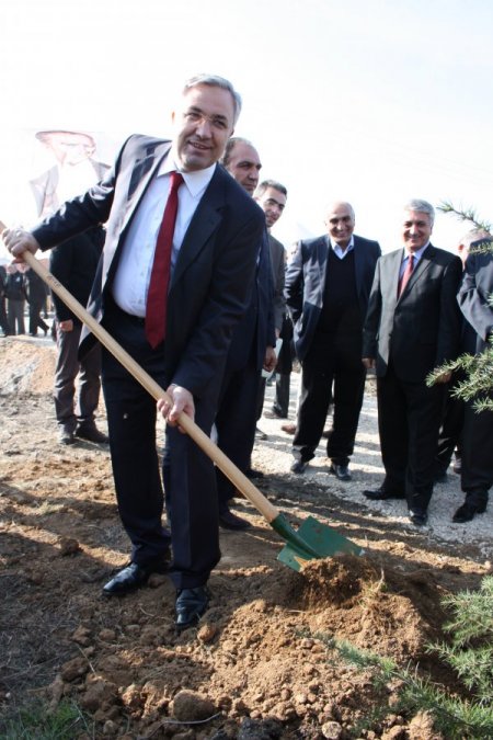Dericilerden Özel İdare'ye yol ve ağaç teşekkürü