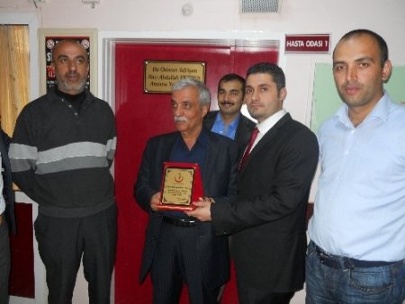 Derik Hastanesi'ne katkıda bulunan Ektiren ailesine jest