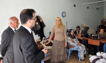 Derik Kaymakamı kursları denetledi