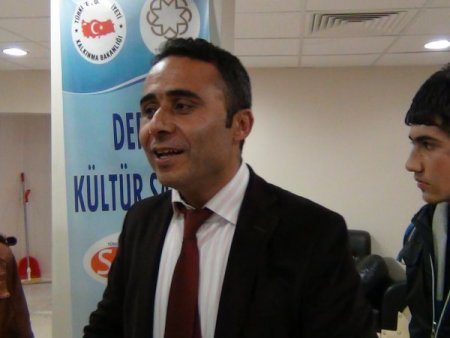 Derik Kültür Sarayı'ndaki konsere yoğun ilgi