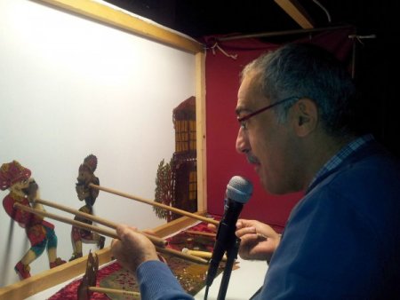 Derik Kültür Sarayı'nın ilk gösterisi Hacivat ile Karagöz oldu