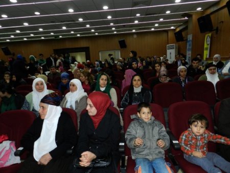 Derikliler, Nihat Hatipoğlu konferansına akın etti