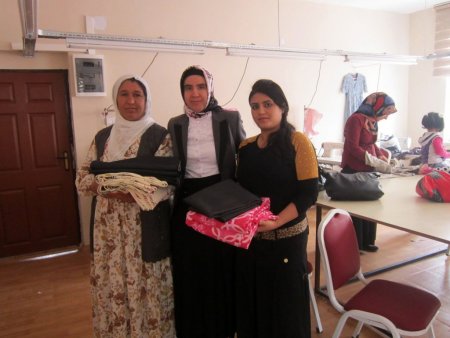 Derik’te kursiyerlere ücretsiz malzeme dağıtıldı