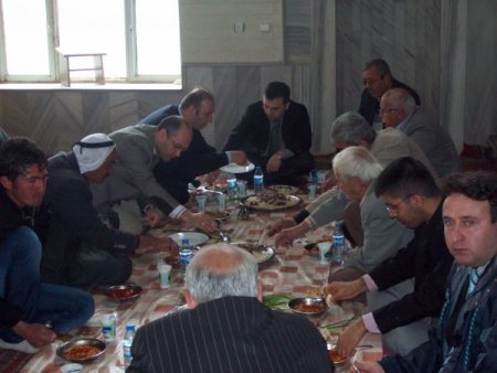Derik’te Tacarlar Vakfı, Kutlu Doğum Yemeği Verdi