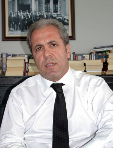 'Derin yapı çatışarak değil uzlaşarak AK Parti içinde varlığını koruma derdinde'