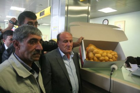 Derinkuyulu patates üreticisi Başbakan'a kargo ile patates gönderdi